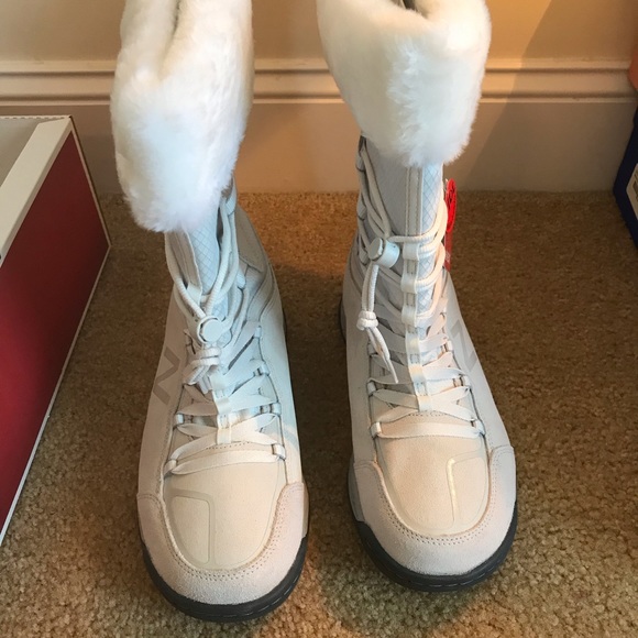 New Balance snow boots - Picture 1 of 5